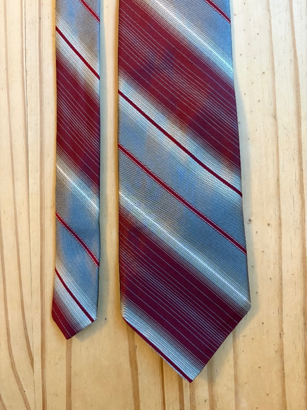 Perry Ellis Portfolio Striped Silk Tie – Crimson Red & Silver
